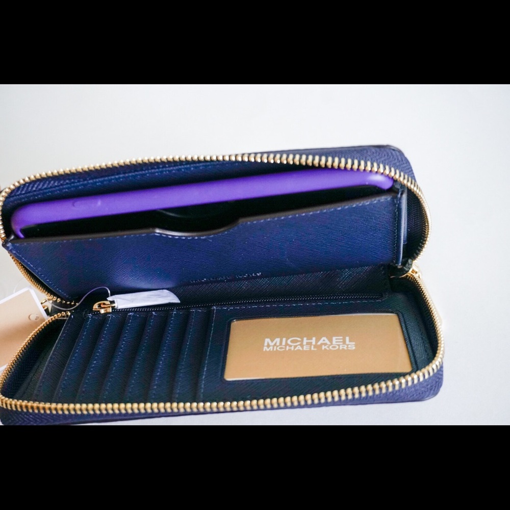 Michael Kors Large Leather Wristlet Navy Blue - Picture 5 of 8